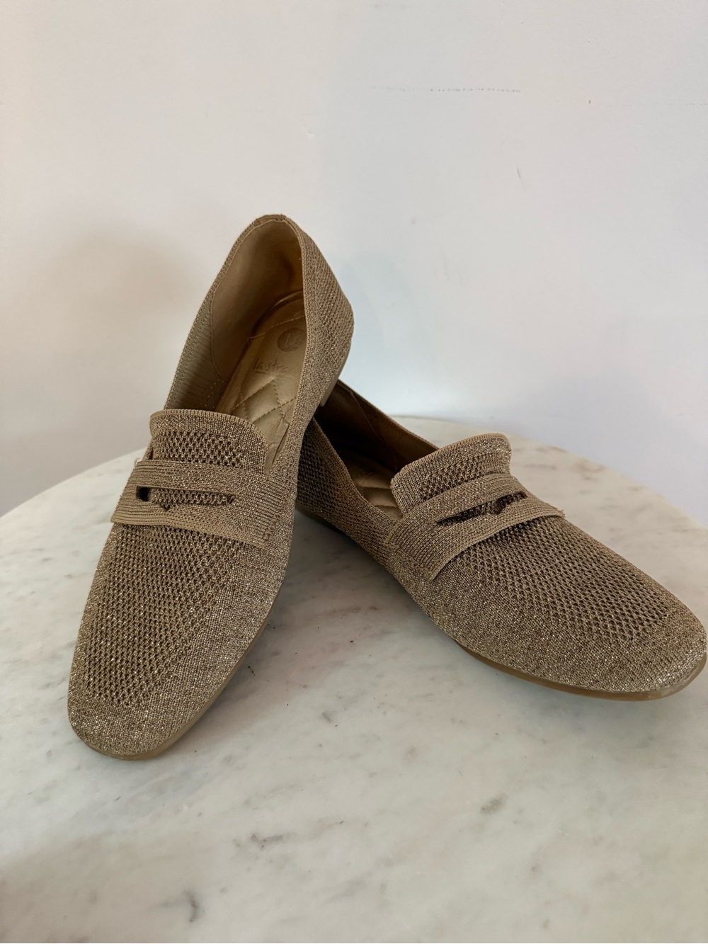 La Strada Tan/Gold Flats Soft Loafers with Classic Slip-On Design Size 39 NWOT